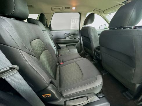 Used 2024 Nissan Pathfinder SV FWD image 36