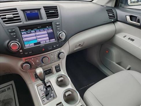 Used 2011 Toyota Highlander SE image 22