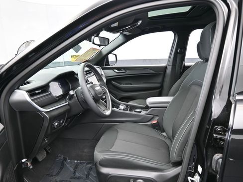 Used 2024 Jeep Grand Cherokee L Laredo image 14