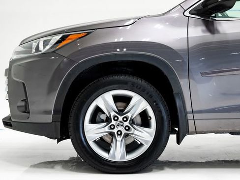 Used 2017 Toyota Highlander Limited AWD/4WD image 29