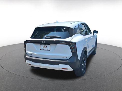 Used 2025 Nissan Kicks SV AWD/4WD image 15