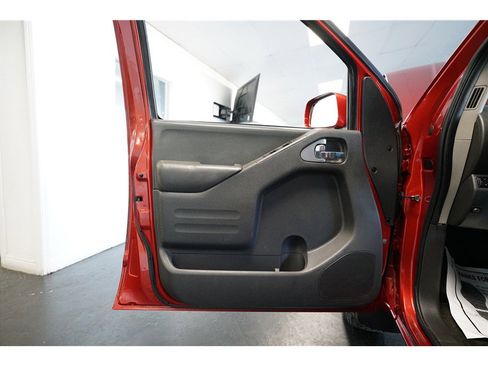 Used 2018 Nissan Frontier PRO-4X image 15