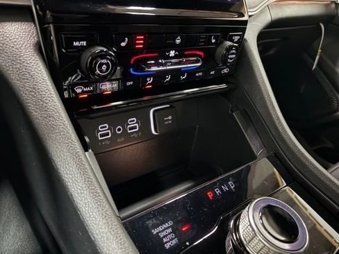 New 2025 Jeep Grand Cherokee Limited image 17