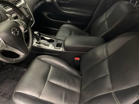Used 2016 Nissan Altima 3.5 SL w/ 3.5 Technology Package FWD image 10