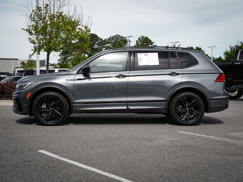 Used 2023 Volkswagen Tiguan SE R-Line AWD/4WD image 7