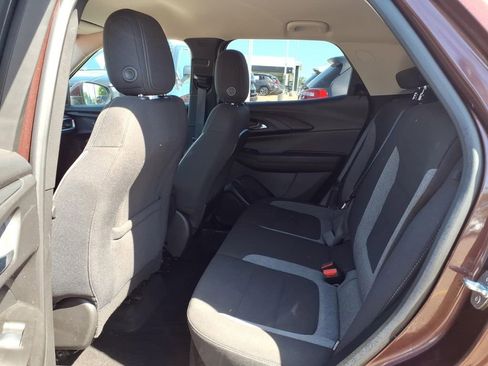Used 2023 Chevrolet TrailBlazer LT w/ Convenience Package FWD image 9