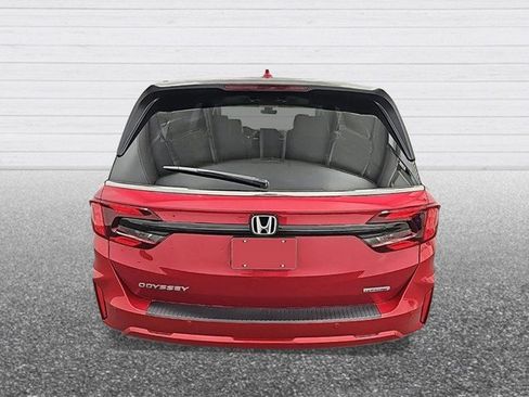 New 2026 Honda Odyssey Touring image 4