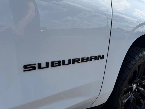 Used 2022 Chevrolet Suburban Z71 w/ Z71 Off-Road Package AWD/4WD image 16