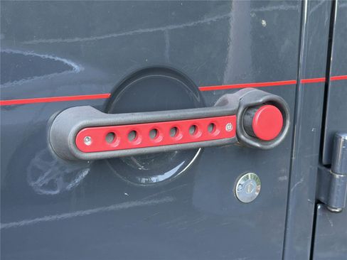Used 2018 Jeep Wrangler Unlimited Rubicon AWD/4WD image 7