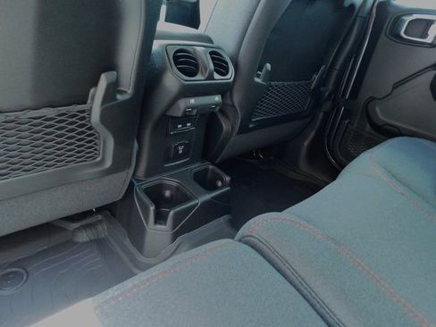 New 2025 Jeep Wrangler Unlimited Rubicon w/ Technology Group image 20