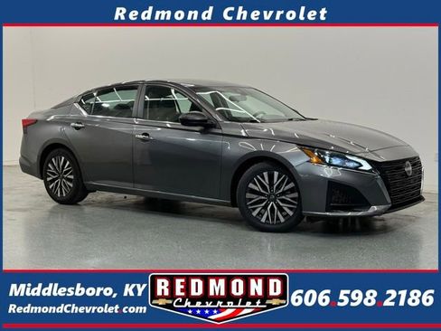 Used 2024 Nissan Altima 2.5 SV FWD image 1