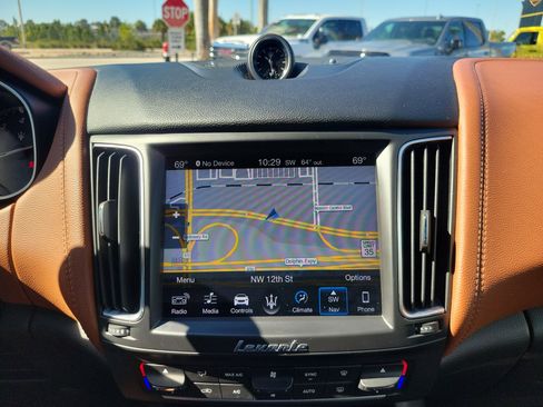 Used 2018 Maserati Levante image 10