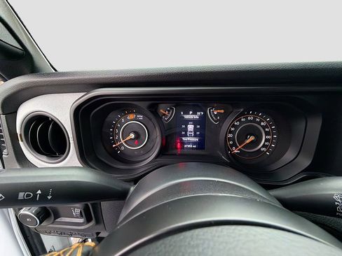 Used 2024 Jeep Wrangler Sport S image 39