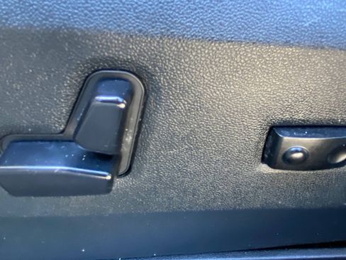 Used 2014 Chrysler Town & Country Touring FWD image 27