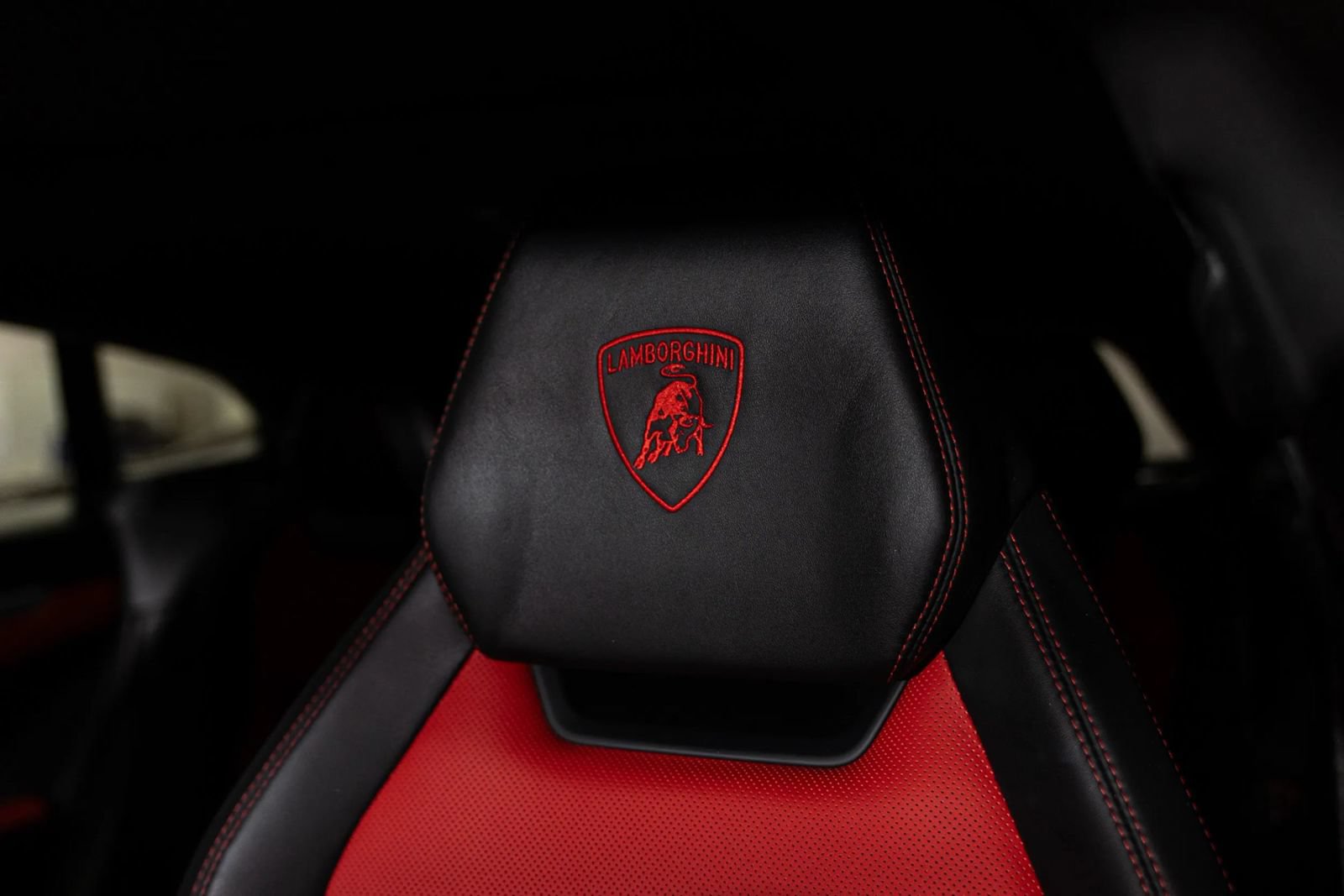 Used 2022 Lamborghini Urus AWD/4WD image 30