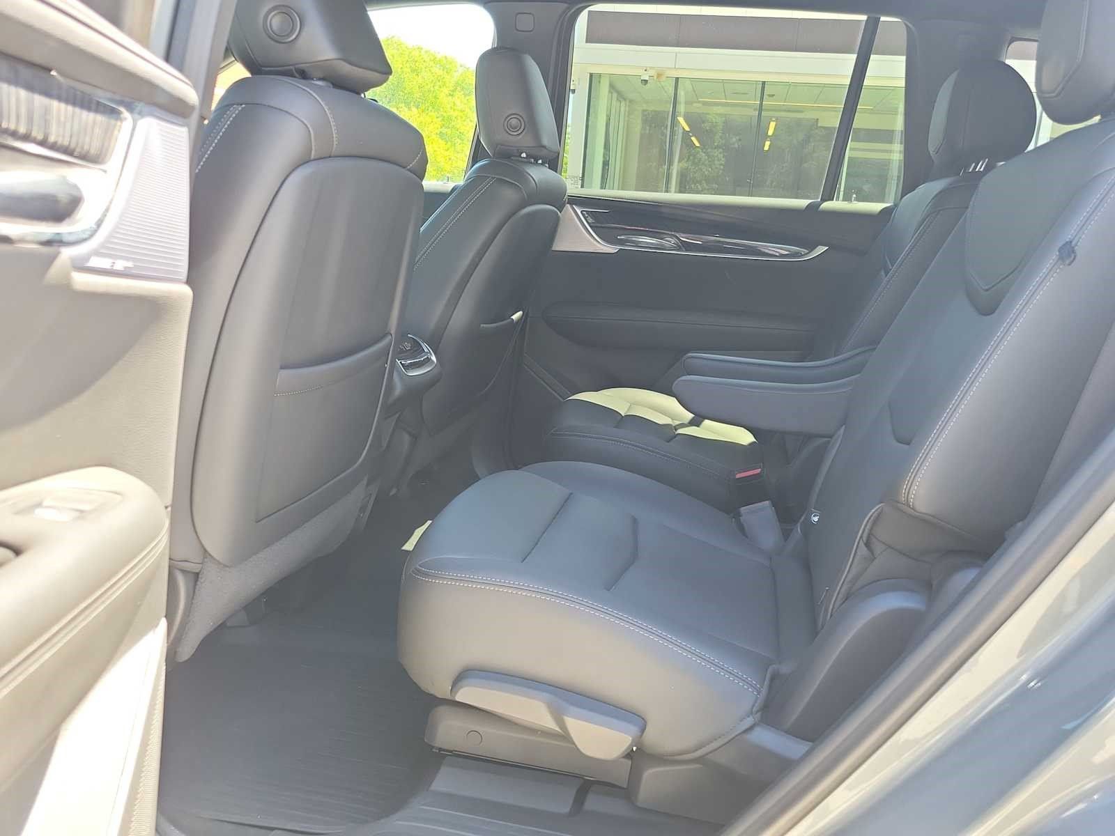 Used 2023 Cadillac XT6 Premium Luxury w/ Technology Package AWD/4WD image 11