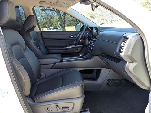 Used 2023 Nissan Pathfinder SL w/ Lighting Package (N92) image 25