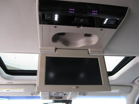 Used 2019 Chevrolet Tahoe Premier RWD image 33