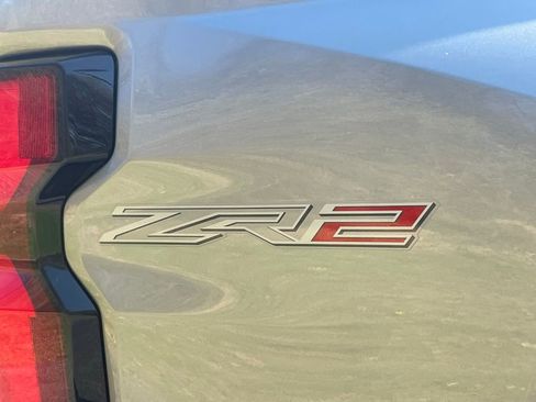 Used 2025 Chevrolet Colorado ZR2 w/ Technology Package image 17