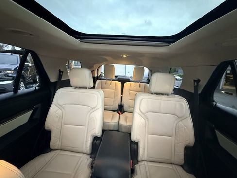 Used 2017 Ford Explorer Platinum image 31