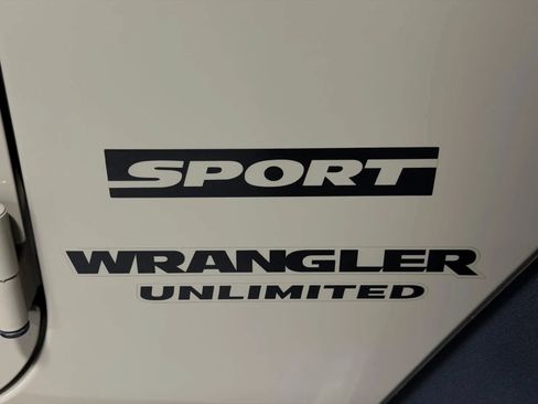 Used 2017 Jeep Wrangler Unlimited Sport w/ Connectivity Group AWD/4WD image 11
