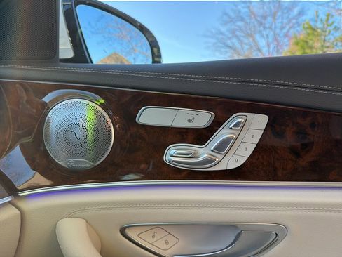 Used 2017 Mercedes-Benz E 300 4MATIC image 25