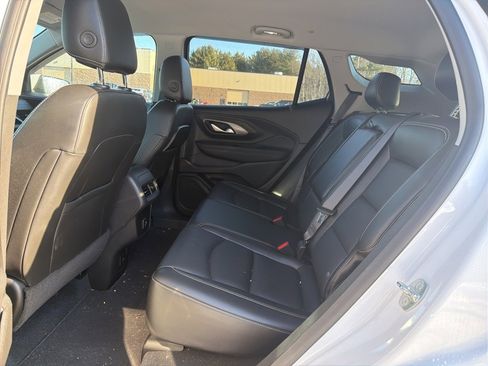 Used 2022 GMC Terrain SLT w/ Infotainment Package II image 9