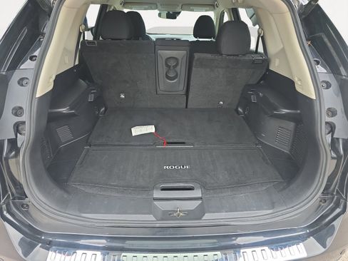 Used 2019 Nissan Rogue SV w/ Premium Package image 12