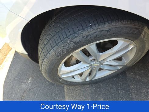Used 2018 Chevrolet Equinox Premier FWD image 11