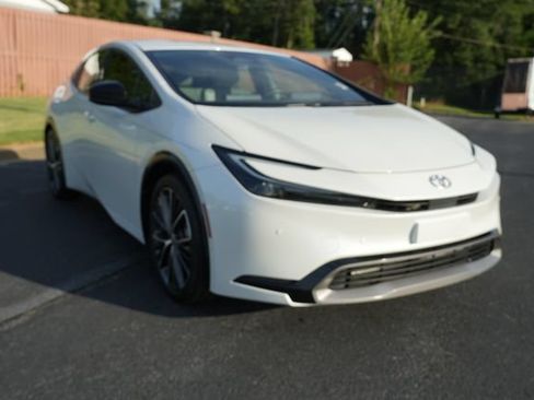 Used 2024 Toyota Prius XLE FWD image 1