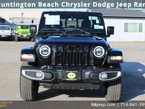 Used 2022 Jeep Gladiator Sport image 2