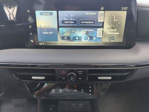 Certified 2025 Nissan Kicks SR FWD image 30