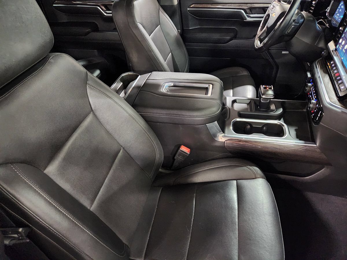 Used 2022 Chevrolet Silverado 1500 LTZ AWD/4WD image 32