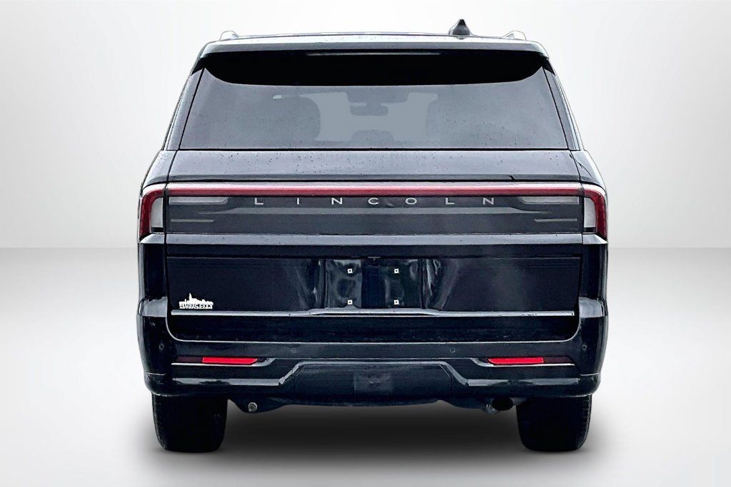 Used 2025 Lincoln Navigator L Reserve AWD/4WD image 7