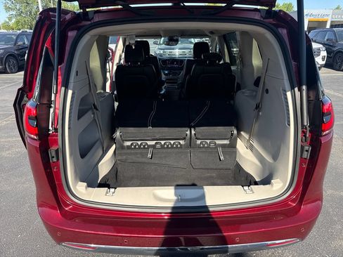 Used 2023 Chrysler Pacifica Touring-L FWD image 22