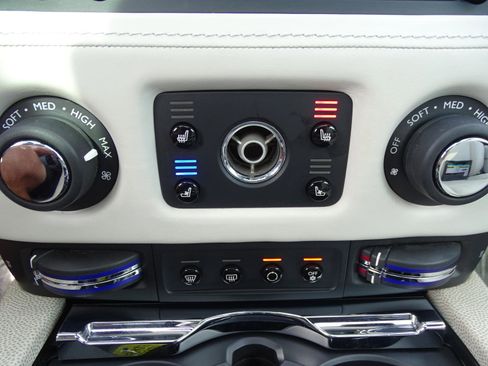 Used 2015 Rolls-Royce Wraith RWD image 20