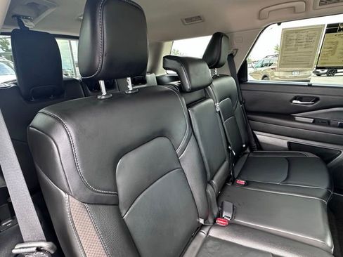 Used 2024 Nissan Pathfinder SL AWD/4WD image 25