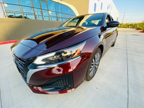 Used 2025 Nissan Altima 2.5 SV FWD image 35