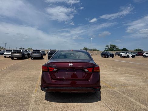 Certified 2025 Nissan Altima 2.5 SV FWD image 16