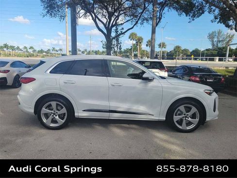 Certified 2025 Audi Q5 Prestige image 9