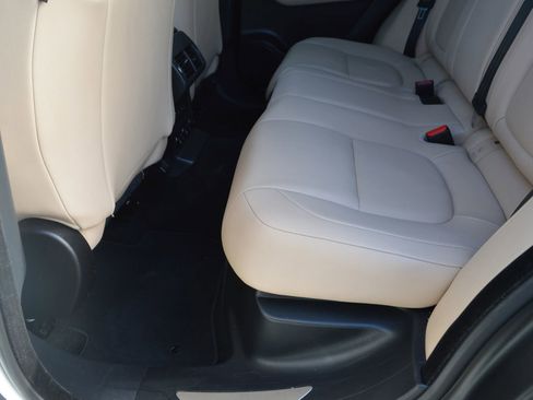 Used 2020 Jaguar F-PACE Premium image 15