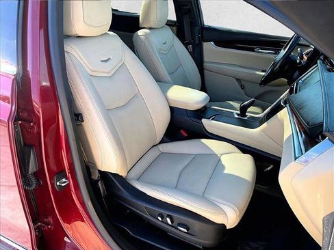 Used 2018 Cadillac XT5 Luxury w/ Driver Awareness Package image 9