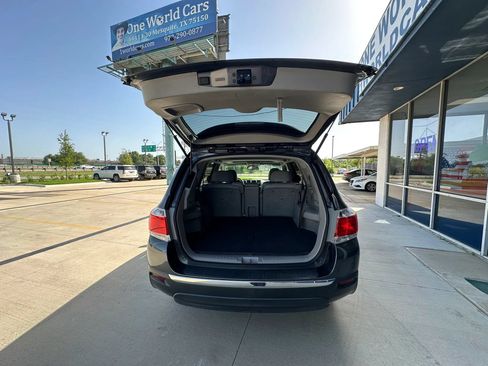 Used 2012 Toyota Highlander Limited w/ Tow Pkg FWD image 9