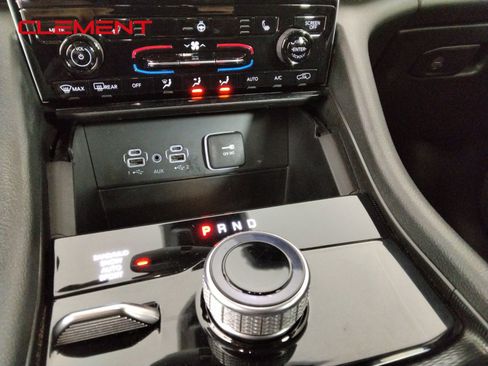 Used 2024 Jeep Grand Cherokee L Limited w/ Black Appearance Package AWD/4WD image 17