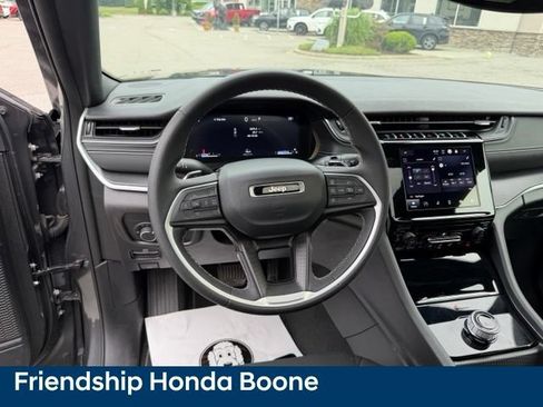 Used 2024 Jeep Grand Cherokee Laredo X w/ Trailer Tow Package AWD/4WD image 20