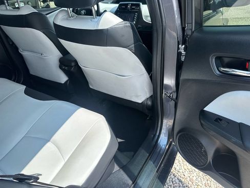 Used 2022 Toyota Prius XLE FWD image 25