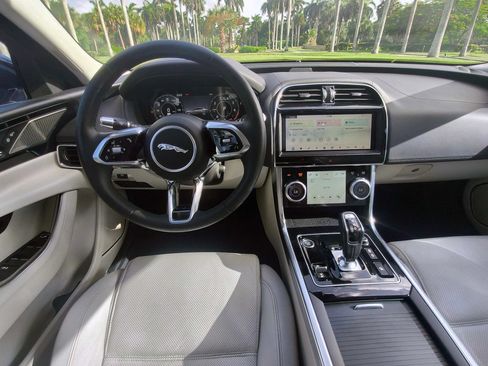 Used 2020 Jaguar XE S AWD/4WD image 6