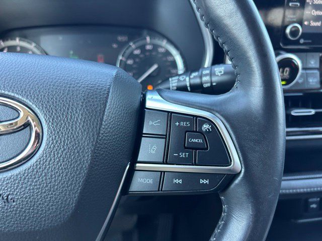 Used 2021 Toyota Highlander XLE AWD/4WD image 24
