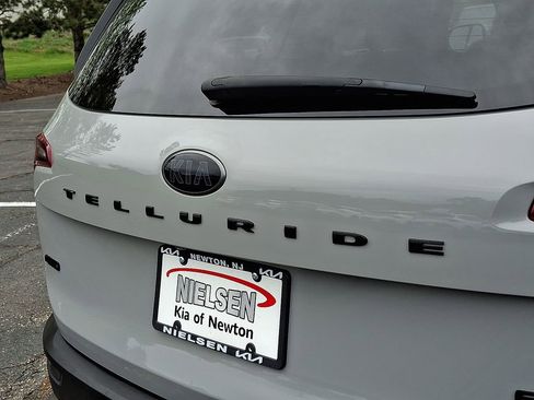 Used 2021 Kia Telluride EX w/ EX Premium Package AWD/4WD image 17