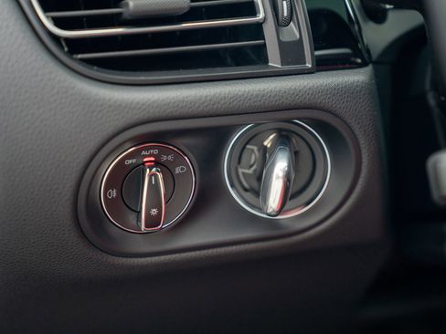 New 2026 Porsche Macan image 13